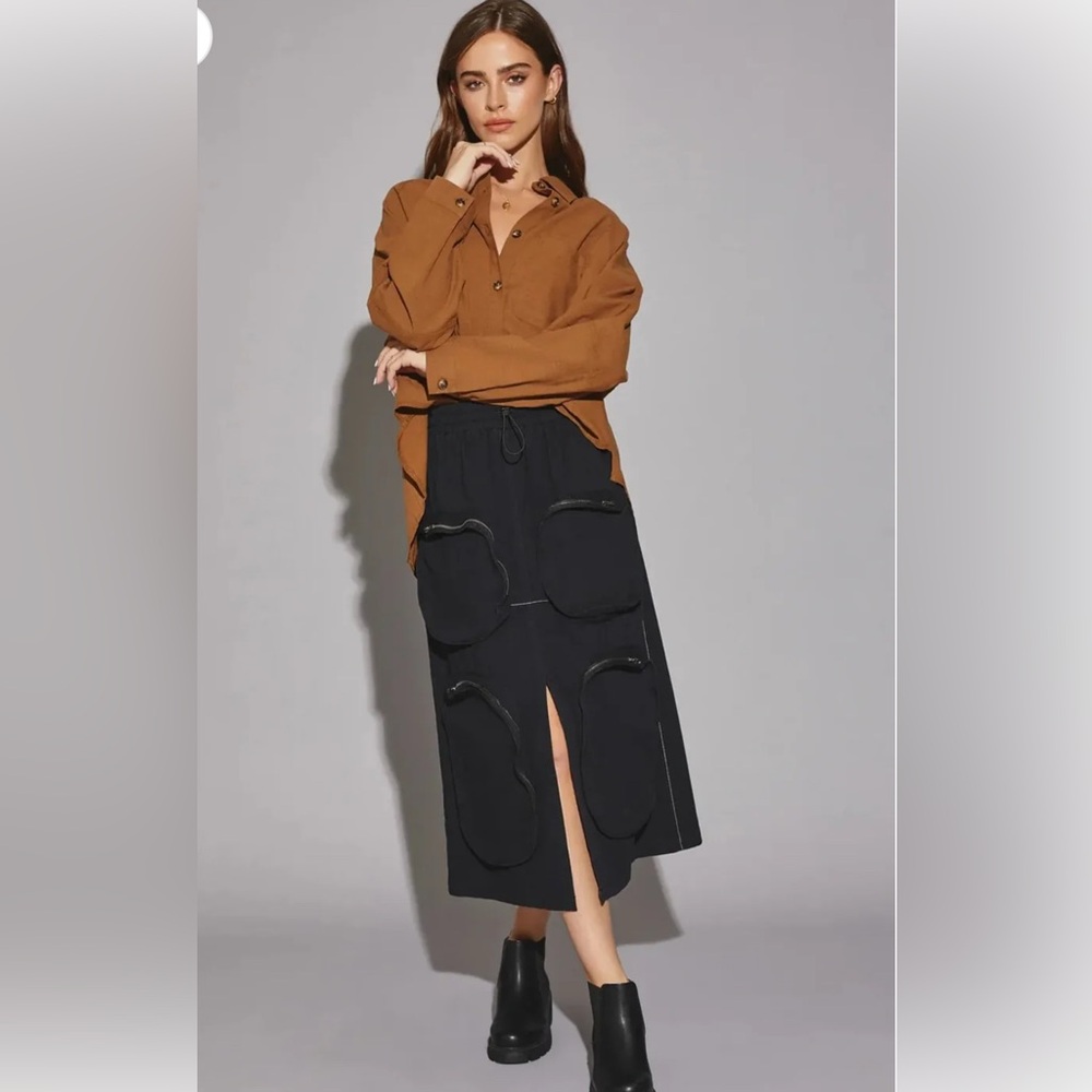MUSTARD SEED
Utility Pockets Front Slit Drawstring Waist Midi Skirt